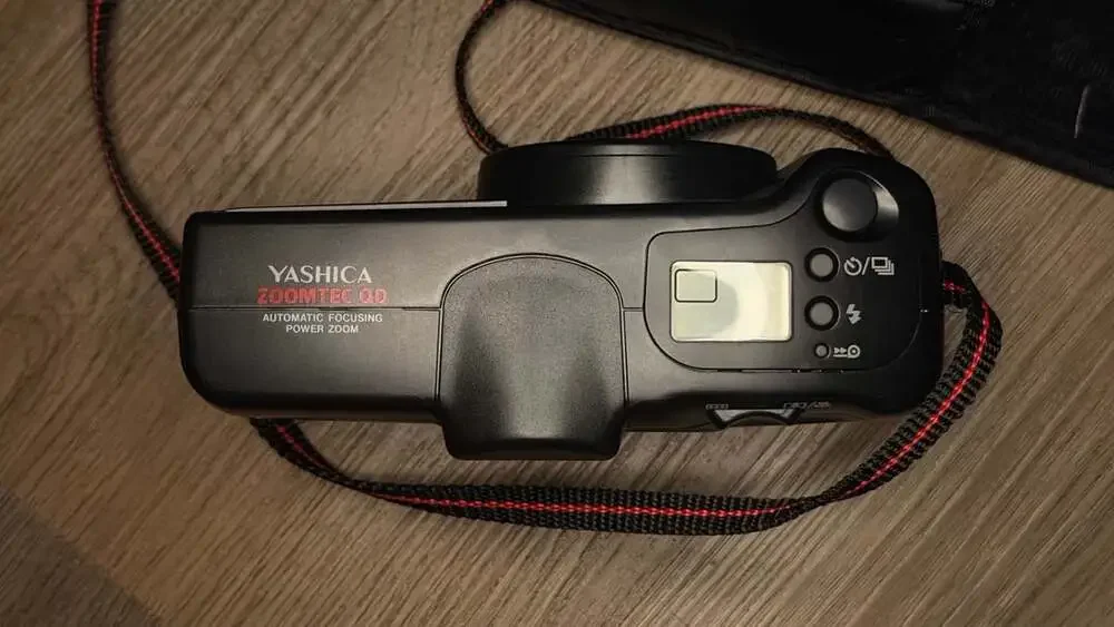 Yashica Zoomtec QD 35mm Point and Shoot Film Camera with 35-70mm Lens